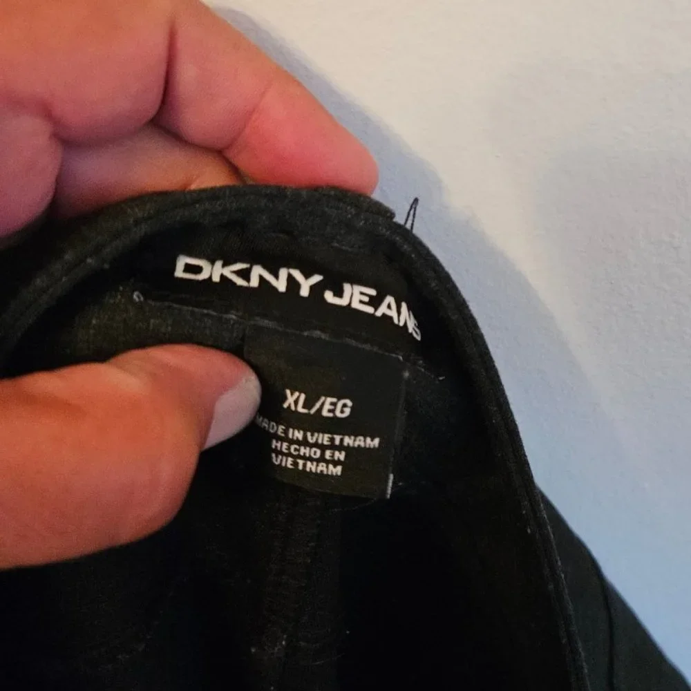 DKNY Jeans Women's Sz XL  Black Stretch Material - Picture 4 of 4